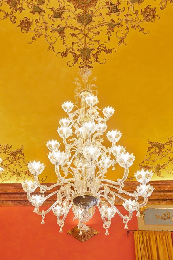 ボローニャ Palazzo Di Alcina - Residenza D'Epoca - Luxury- Bed & Breakfast エクステリア 写真